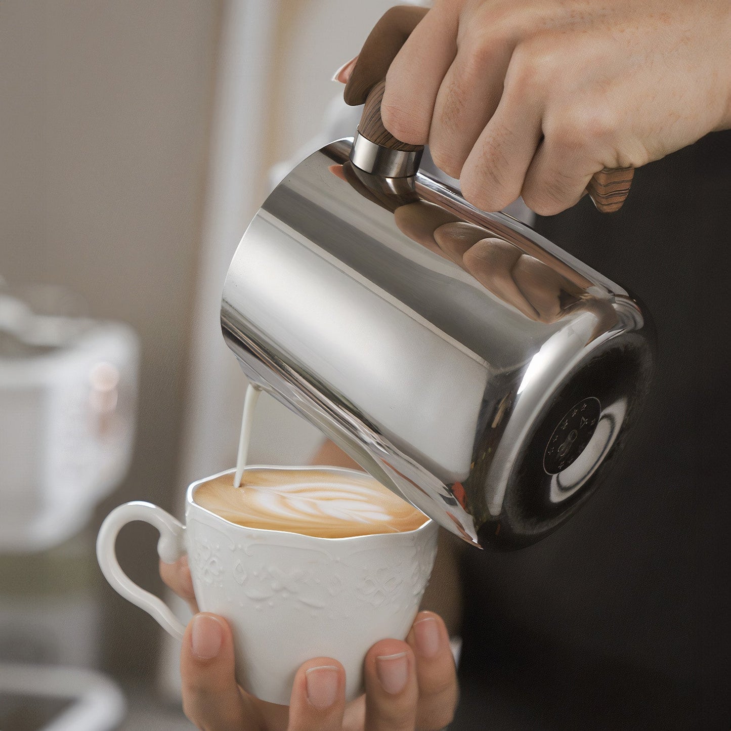 Thickened Milk Jugs For Latte, Cappuccino And Frothing Milk